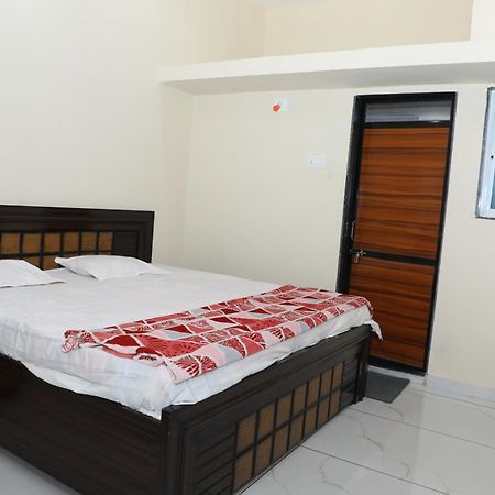 Aradhya Prime Home Stay Garudeshwar Esterno foto